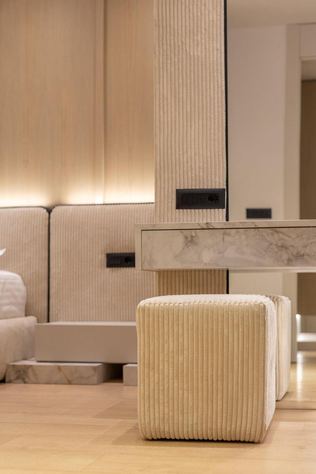 Central Inn, New Bazaar Apartment Тирана Экстерьер фото
